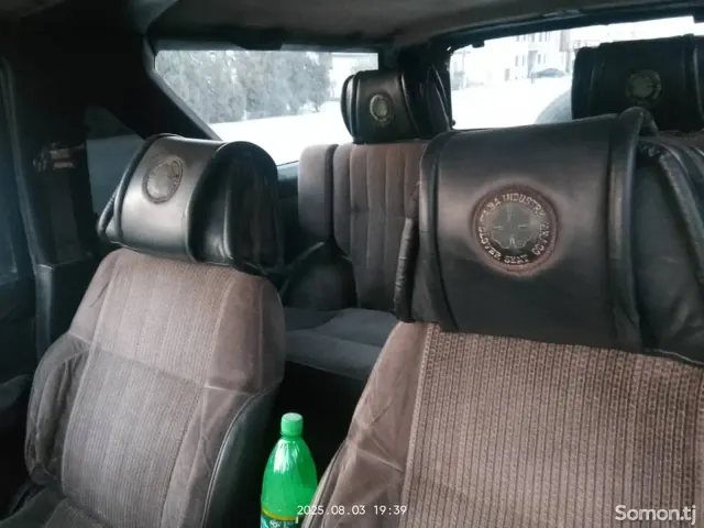 Nissan Terrano 1990 · 2.4 MT