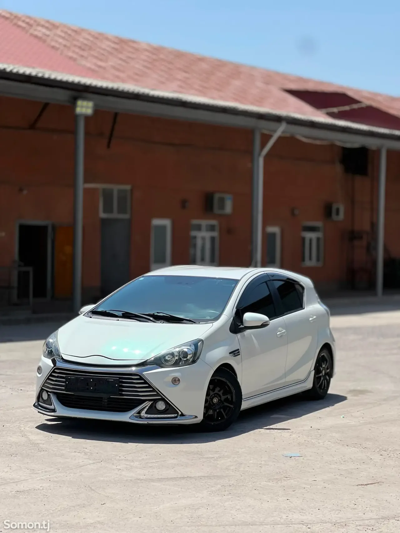 Toyota Aqua 2014 · 1.5 AT