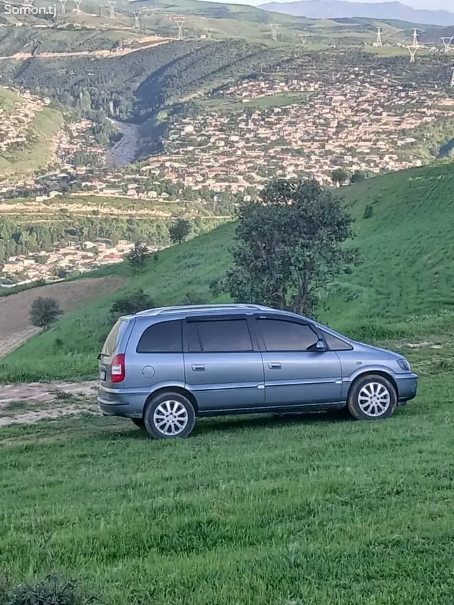 Opel Zafira 2003 · 1.8 MT