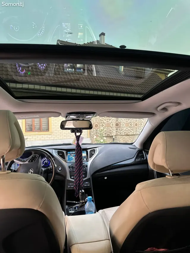 Hyundai Grandeur 2015 · 2.4 AT