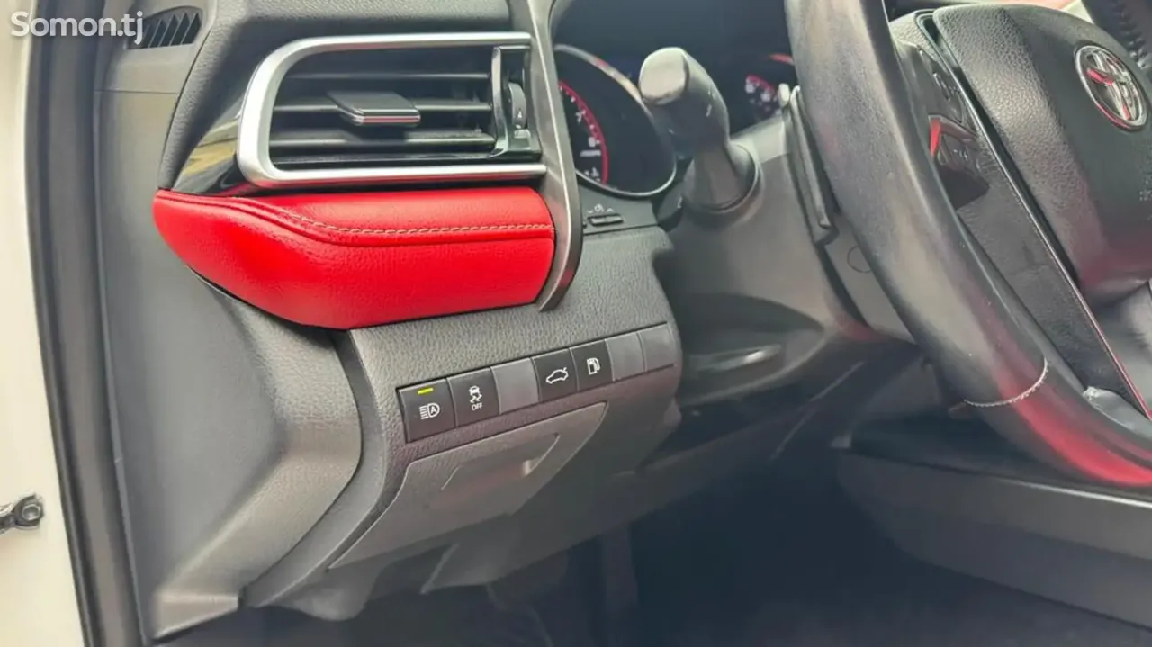 Toyota Camry 2018 · 3.5 AT