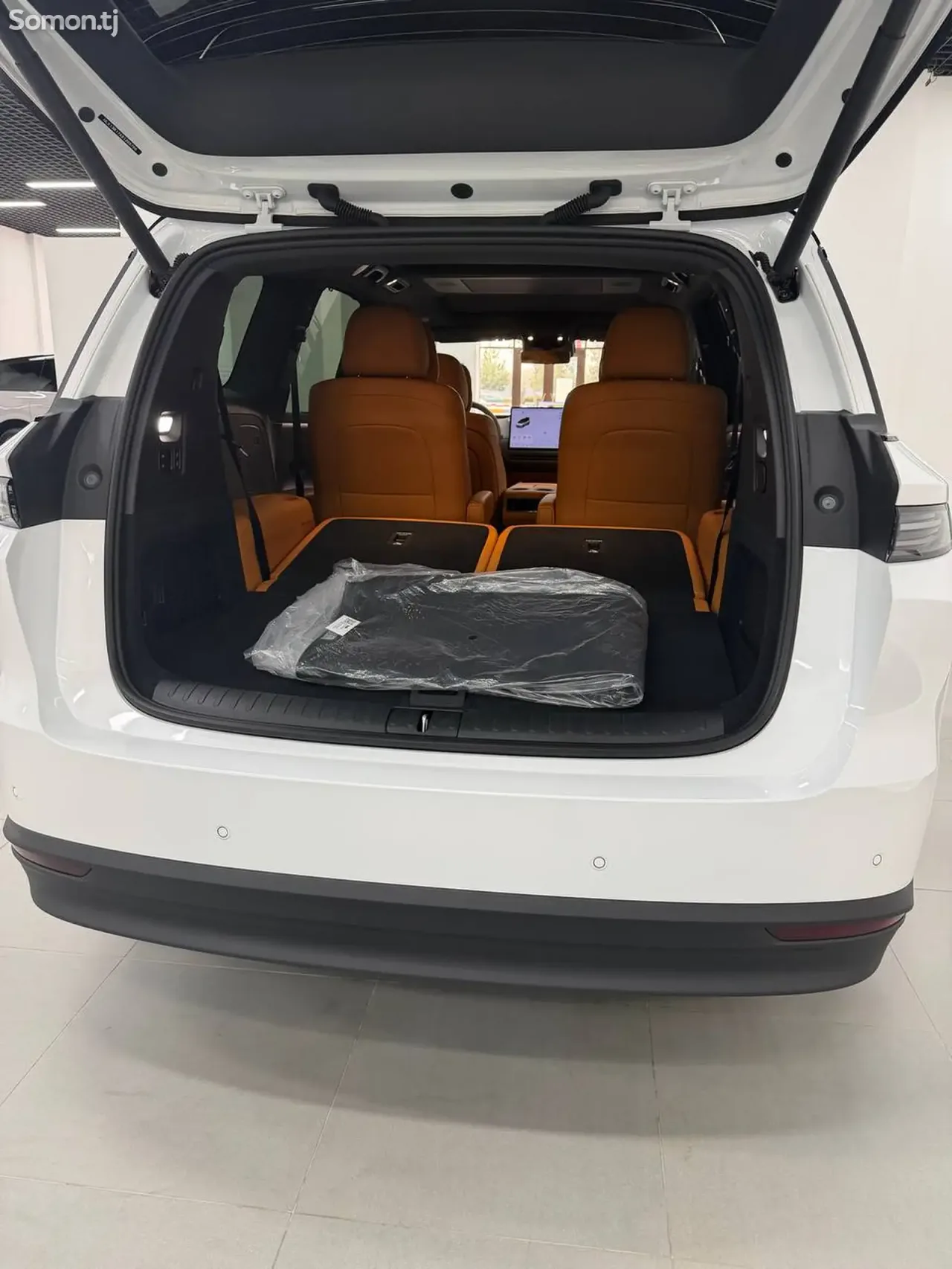 Li Auto (Lixiang) i8 2025 · AT