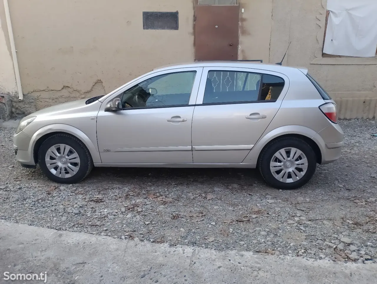 Opel Astra H 2004 · 1.8 MT
