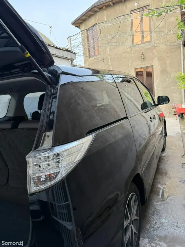 Toyota Estima 2014 · 2.4 AT