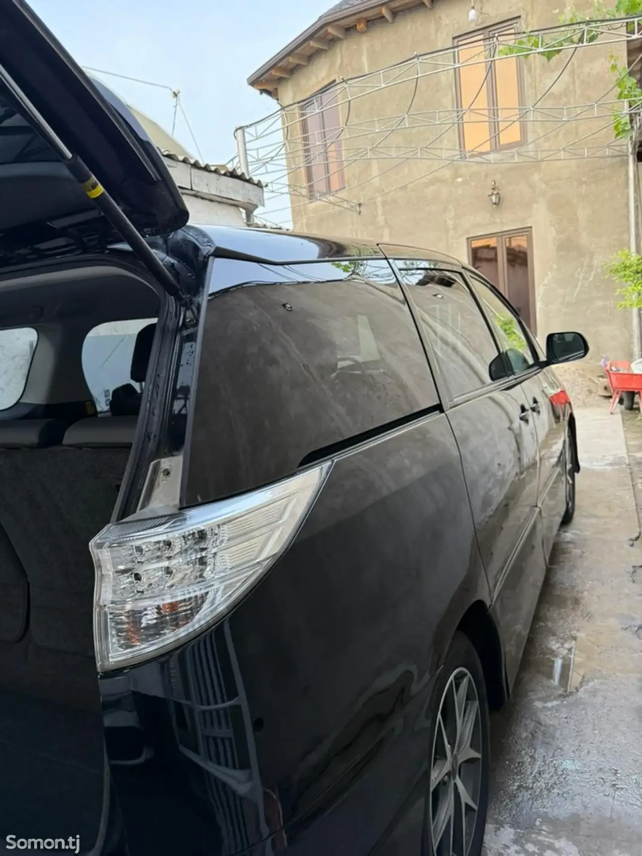 Toyota Estima 2014 · 2.4 AT