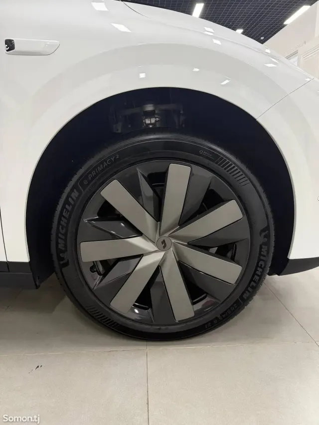 Li Auto (Lixiang) i8 2025 · AT