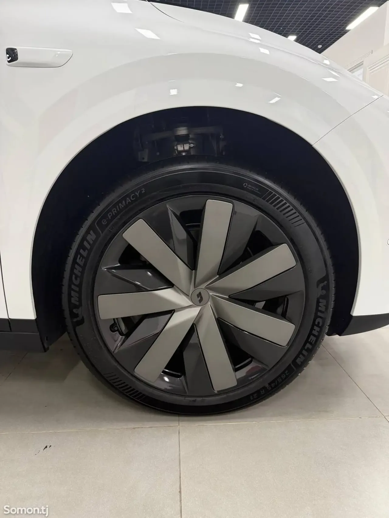 Li Auto (Lixiang) i8 2025 · AT
