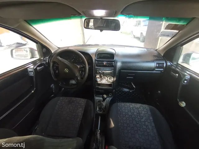 Opel Astra G 1999 · 1.6 MT