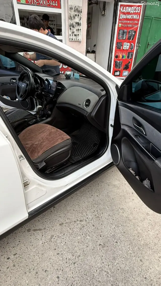 Chevrolet Cruze 2009 · 1.8 AT