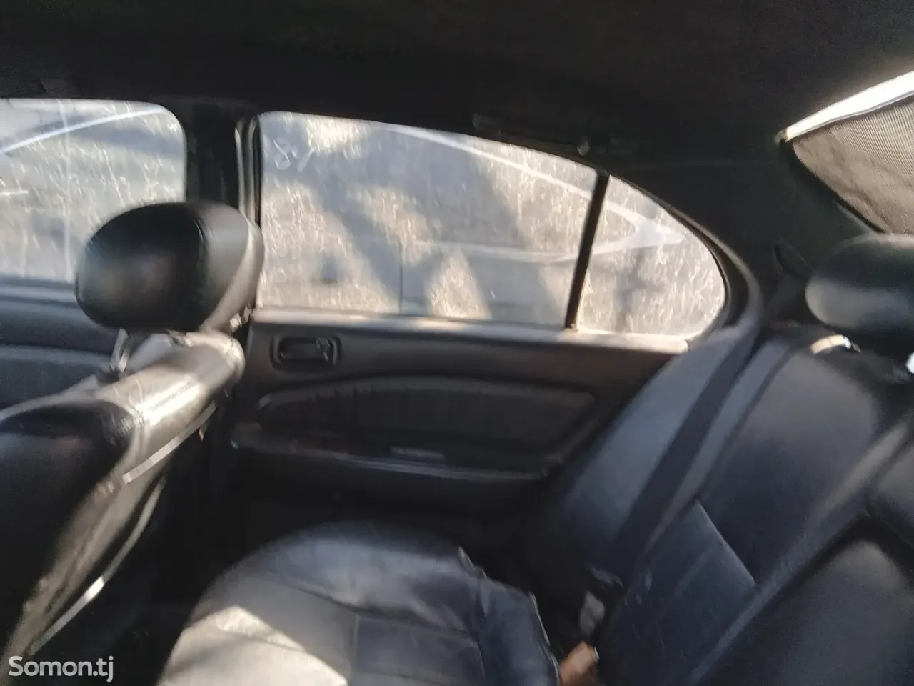 Nissan Maxima 1998 · 3.0 MT