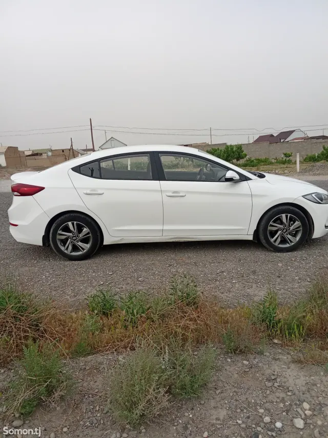Hyundai Elantra 2018 · 1.6 AT