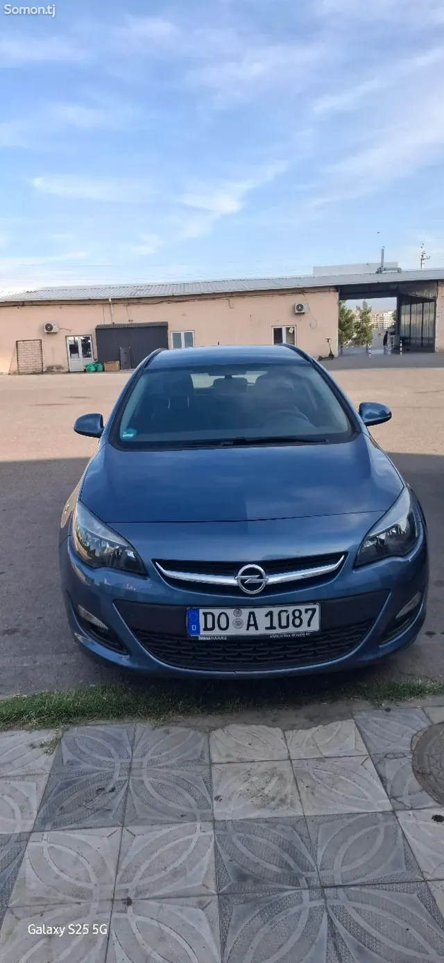 Opel Astra J 2015 · 1.4 MT