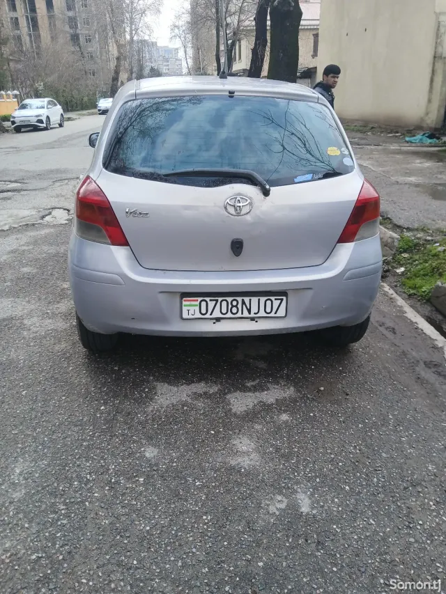 Toyota Vitz 2009 · 1.1 AT