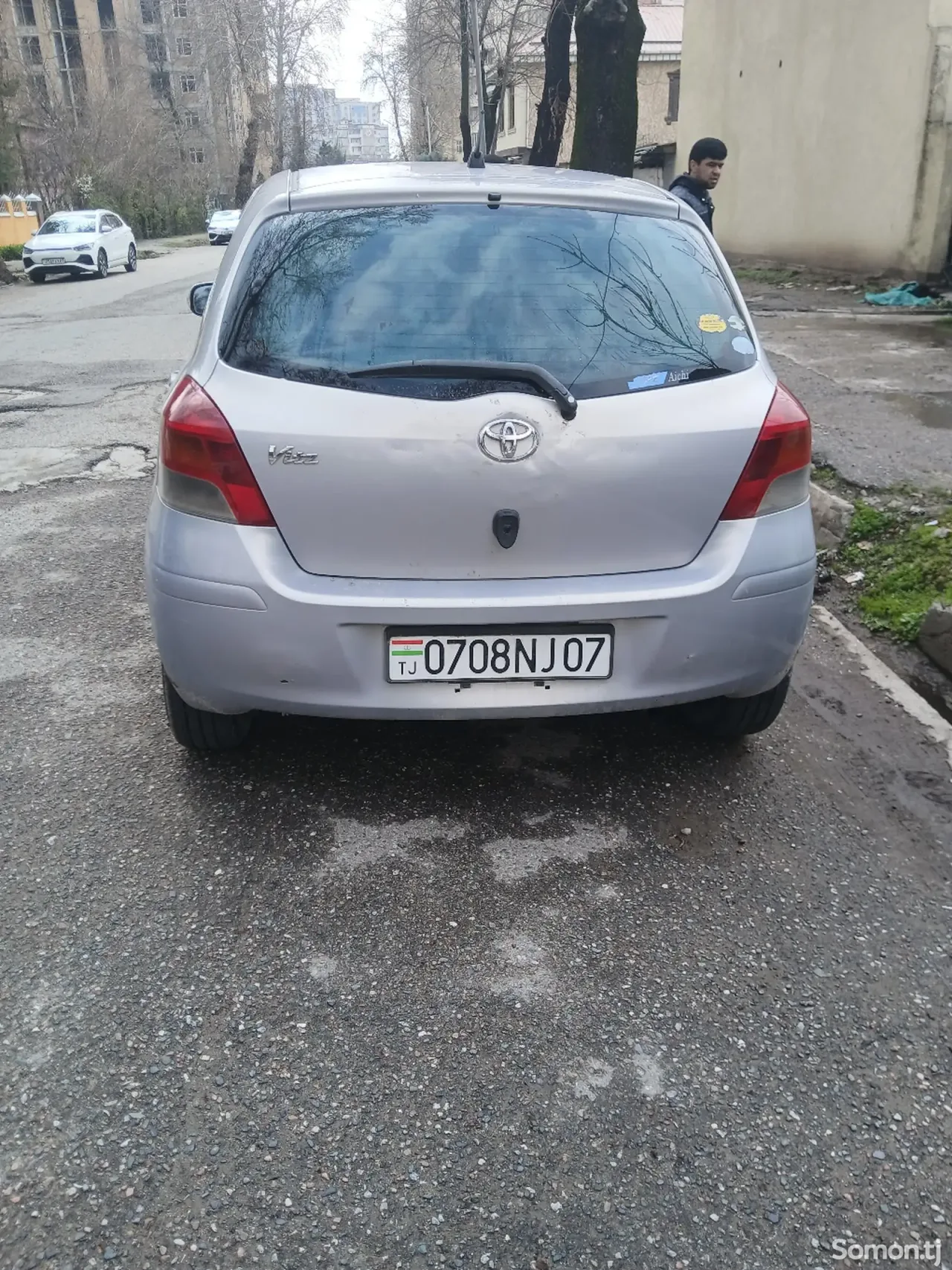 Toyota Vitz 2009 · 1.1 AT