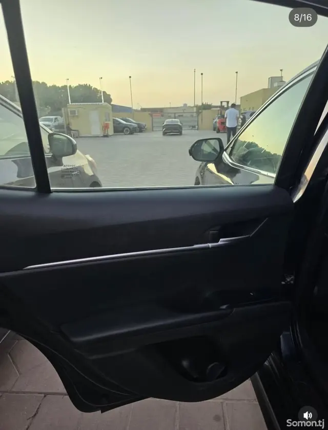 Toyota Camry 2018 · 2.5 AT