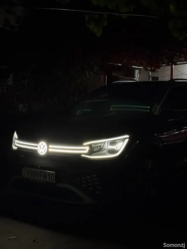 Volkswagen ID.6 2022 · AT