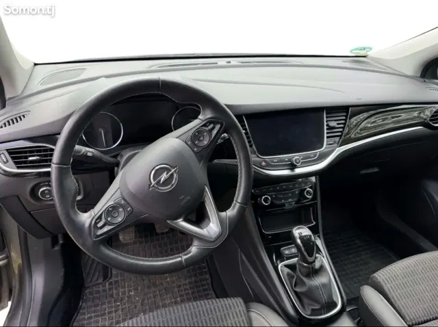 Opel Astra K 2020 · 1.2 MT