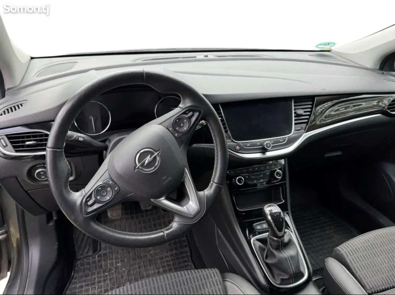 Opel Astra K 2020 · 1.2 MT