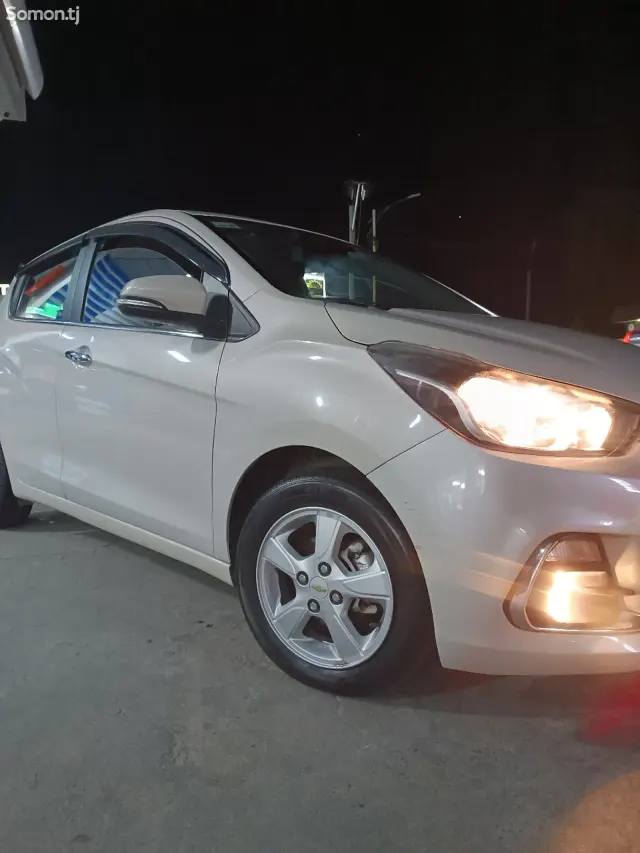 Chevrolet Spark 2015 · 1.3 AT