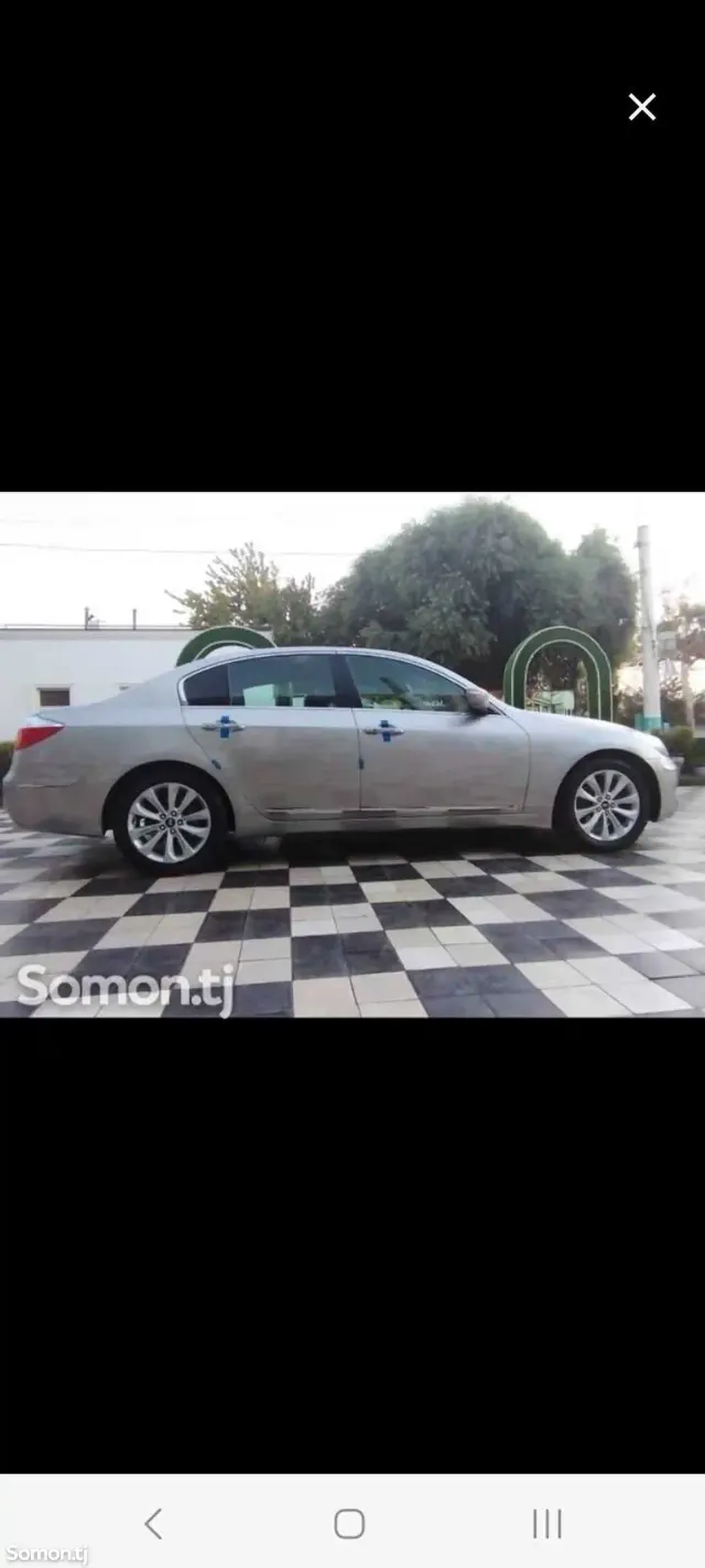 Hyundai Genesis 2010 · 3.3 AT