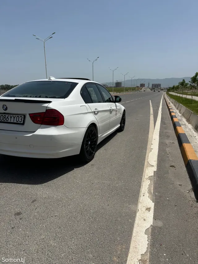 BMW 3 series 2009 · 2.0 AT