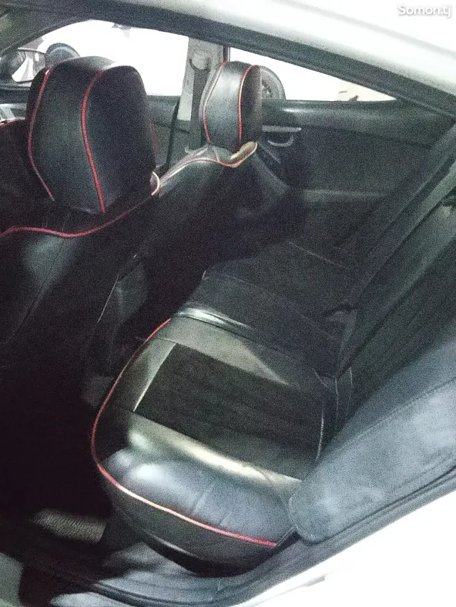 Hyundai Elantra 2015 · 1.6 MT