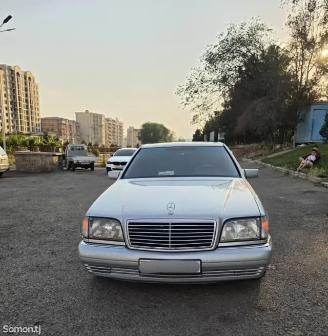 Mercedes-Benz S class 1995 · 3.5 AT