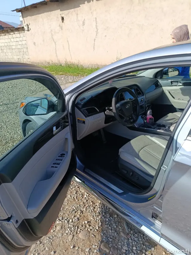 Hyundai Sonata 2014 · 2.4 AT