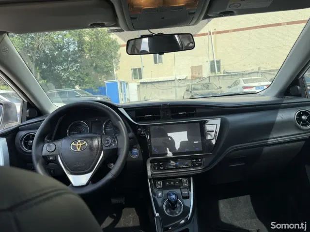 Toyota Corolla 2018 · 1.8 AT
