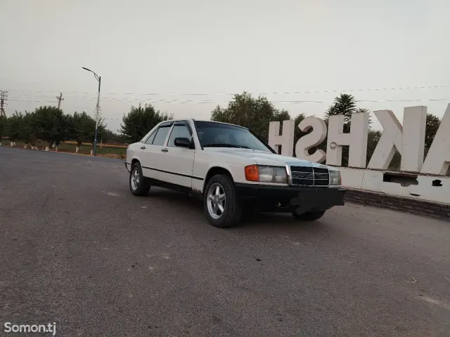 Mercedes-Benz W201 1988 · 1.8 MT