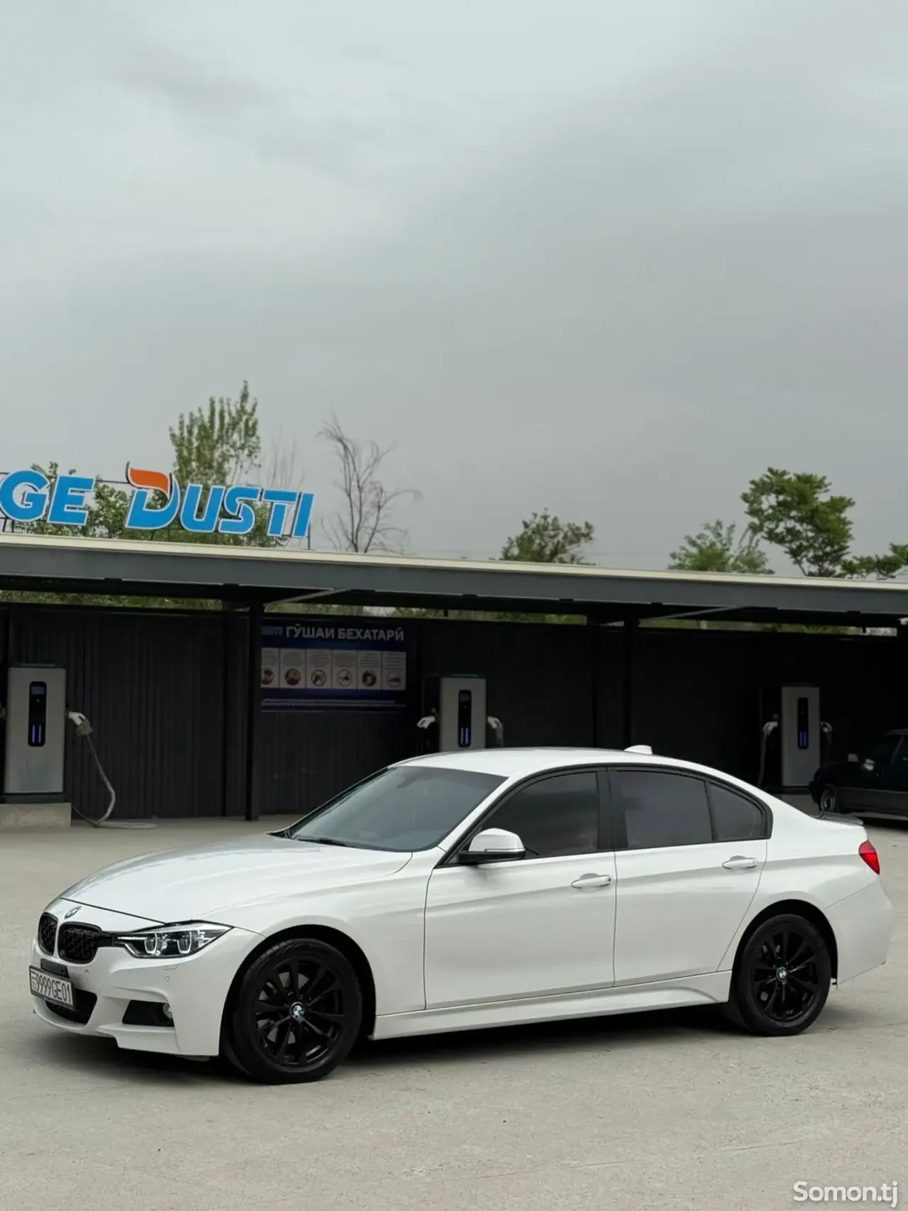 BMW 3 series 2018 · 2.0 AT