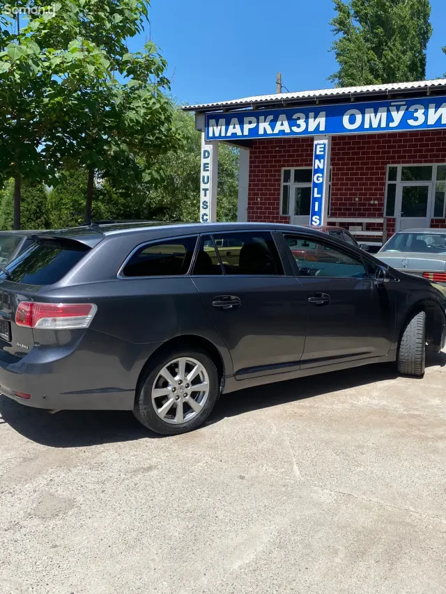 Toyota Avensis 2009 · 2.0 MT