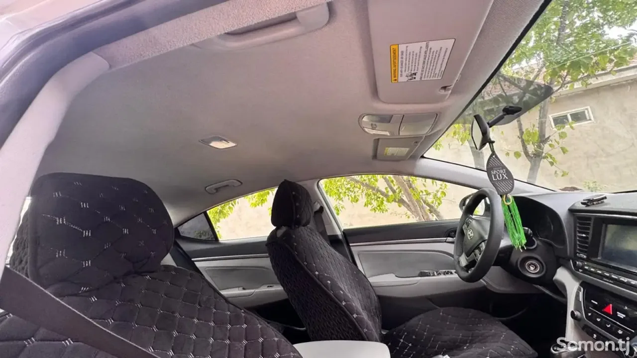 Hyundai Elantra 2017 · 2.0 AT