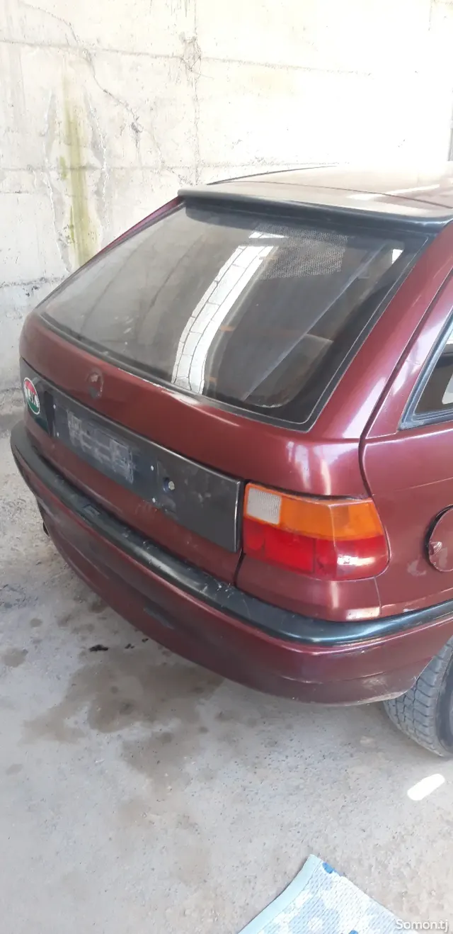 Opel Astra F 1992 · 1.4 MT
