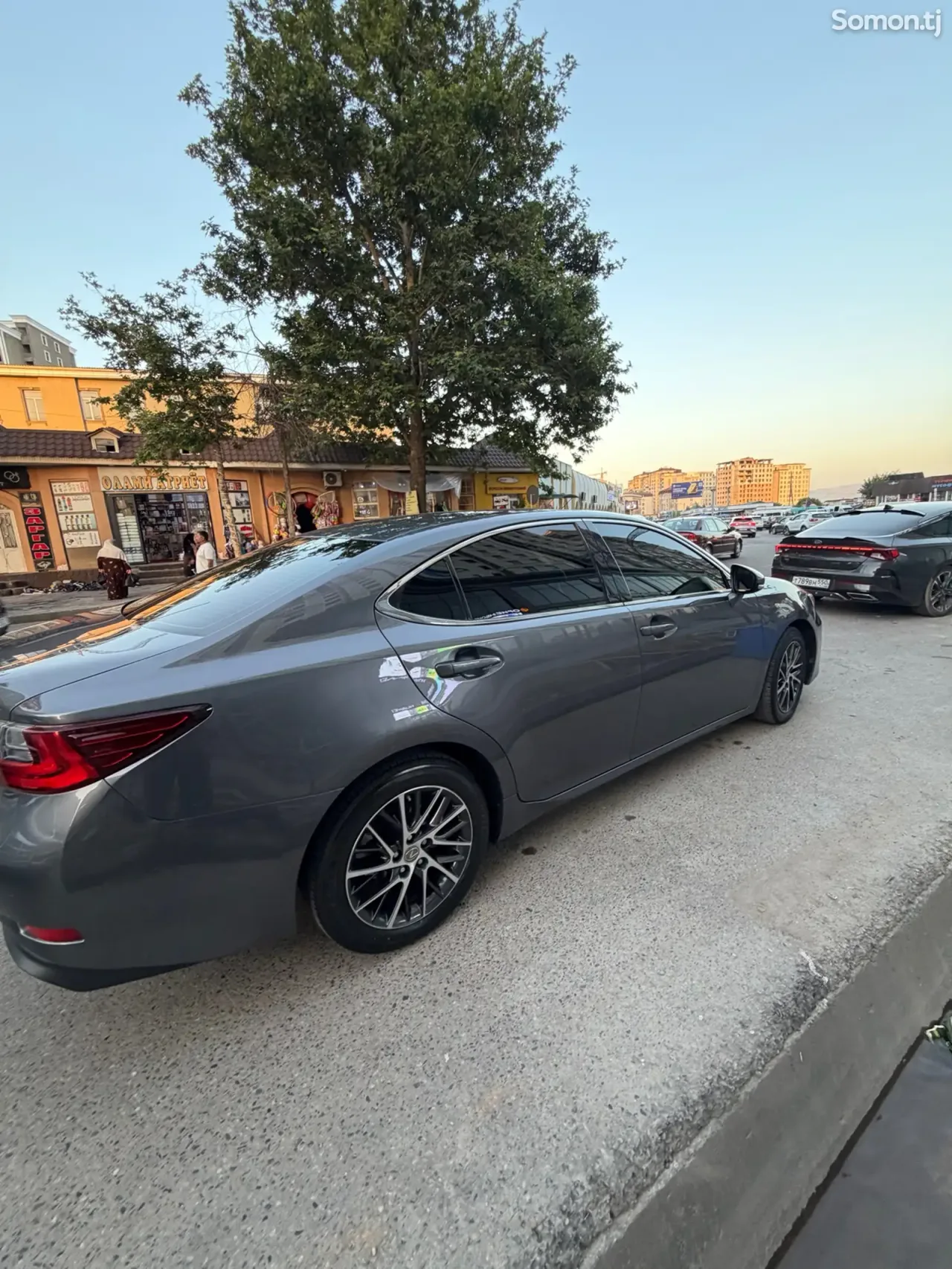 Lexus ES series 2017 · 3.5 AT