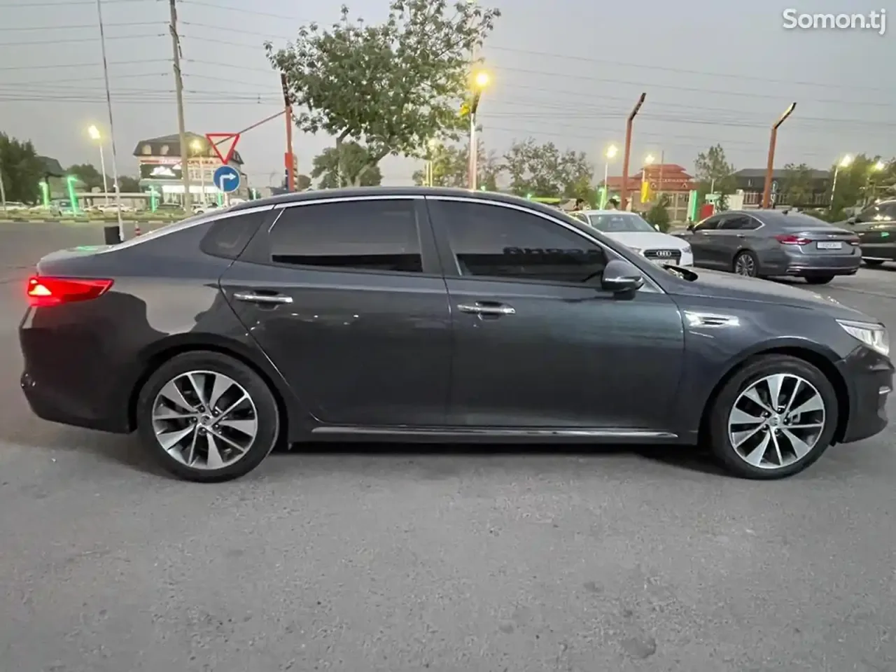 Kia K5 2018 · 2.4 AT