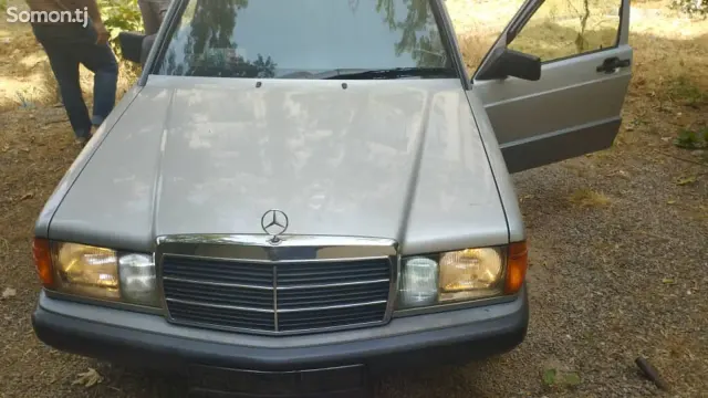 Mercedes-Benz W201 1991 · 2.0 MT