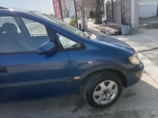 Opel Zafira 2003 · 1.6 MT