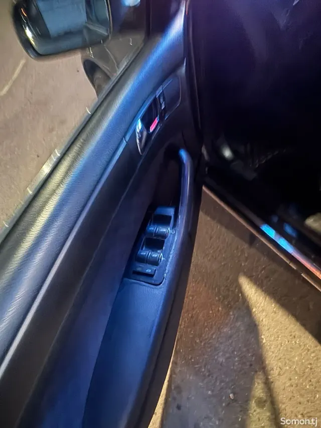 Audi A6 1999 · 2.4 MT
