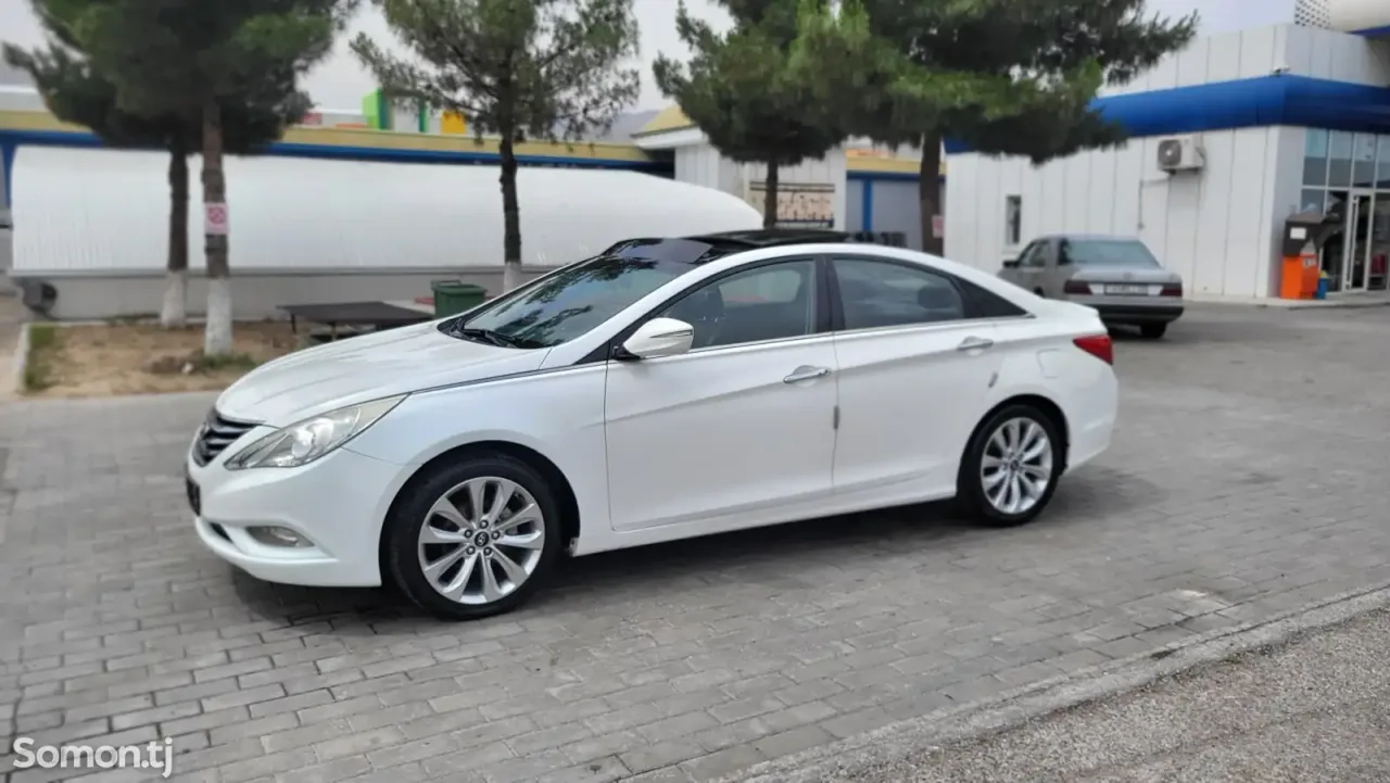 Hyundai Sonata 2012 · 2.0 AT