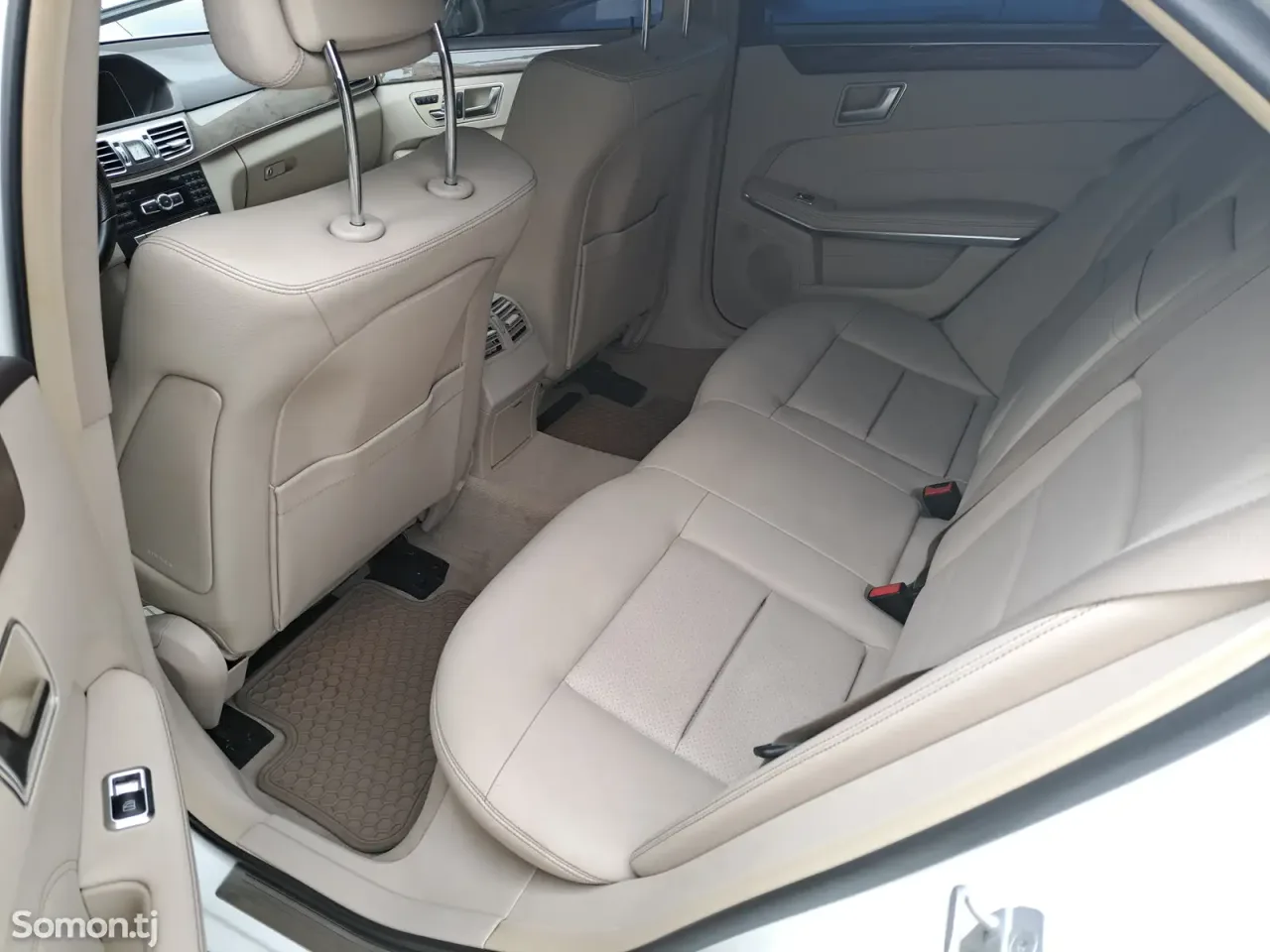 Mercedes-Benz E class 2015 · 3.5 AT