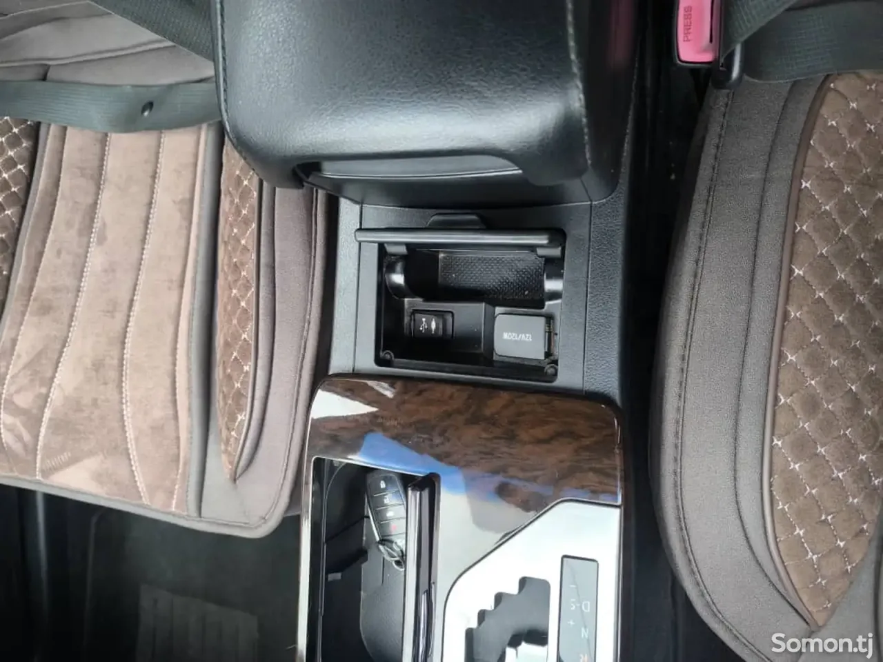 Toyota Camry 2015 · 2.0 AT