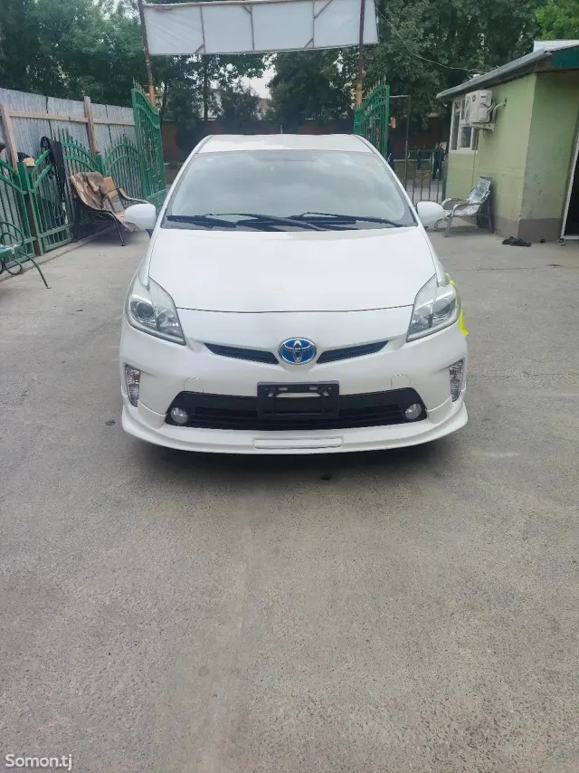 Toyota Prius 2014 · 1.8 AT