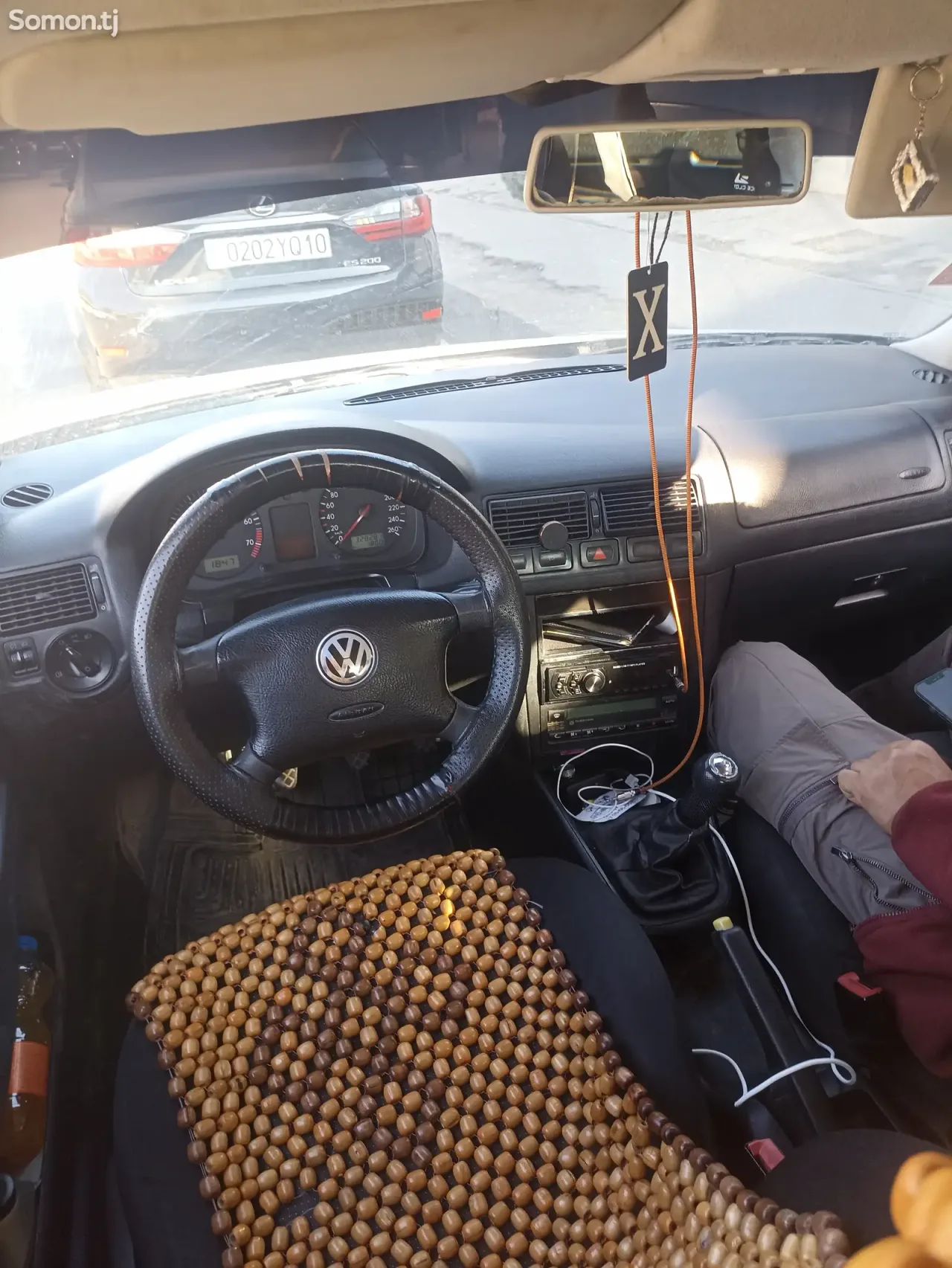 Volkswagen Golf 2002 · 1.6 MT