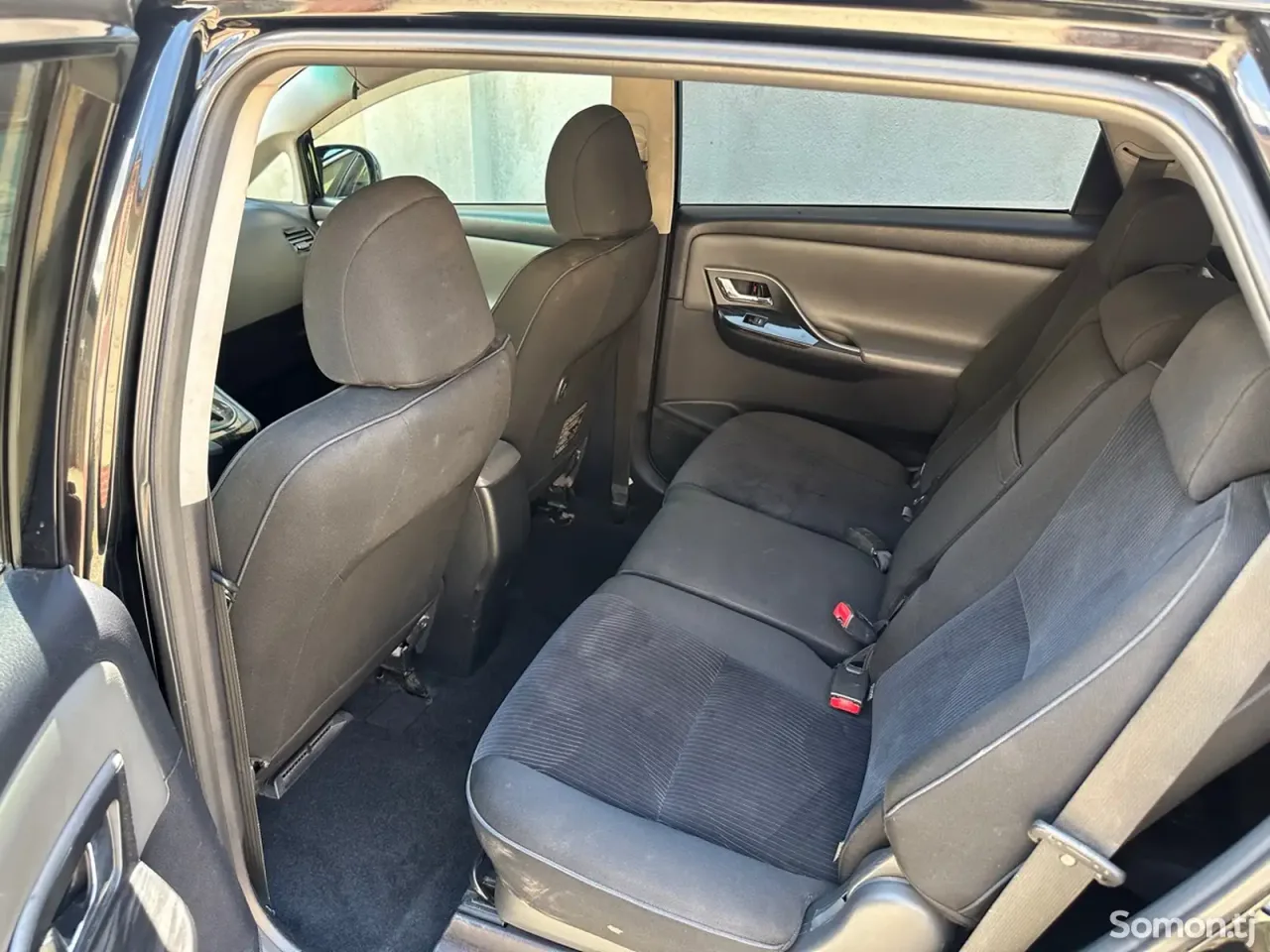 Toyota Mark X ZiO 2011 · 2.4 AT