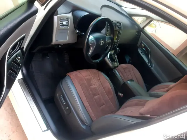 Toyota Mark X ZiO 2010 · 2.4 AT