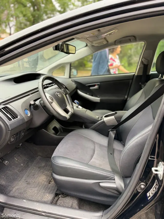 Toyota Prius 2014 · 1.8 AT