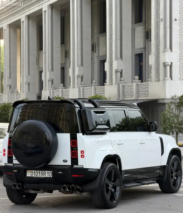 Land Rover Defender 2021 · 3.0 AT