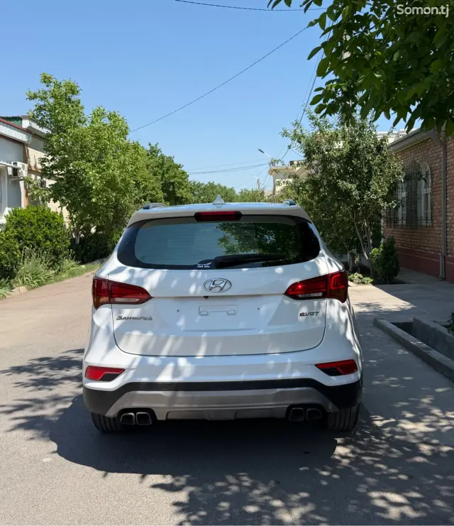 Hyundai Santa Fe 2016 · 2.0 AT