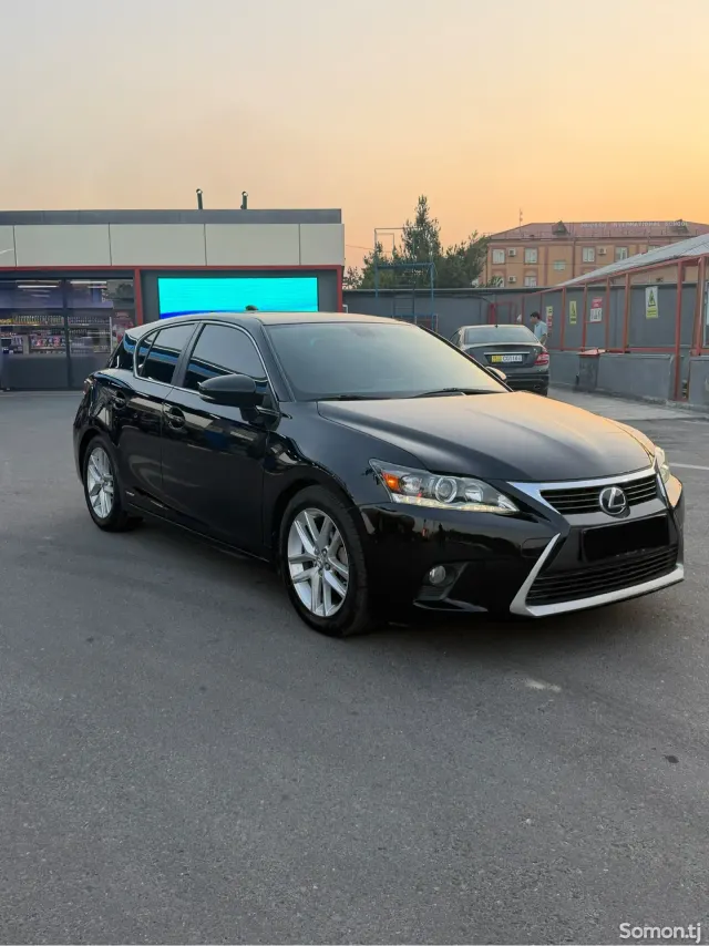 Lexus CT series 2015 · 1.8 CVT